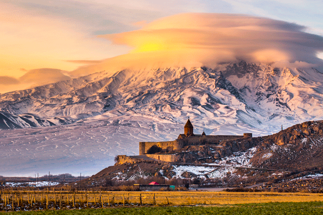 Monasterio de Khor Virap, al sur de Ereván, al pie del monte Ararat.