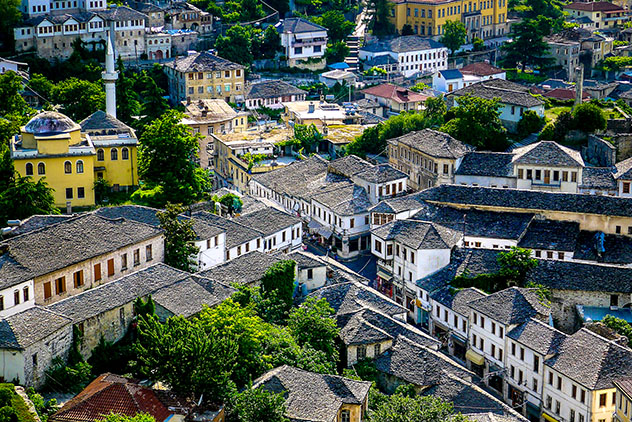 Albania: Gjirokastra barrio otomano, ruta cultural e histórica por carreteras albanesas