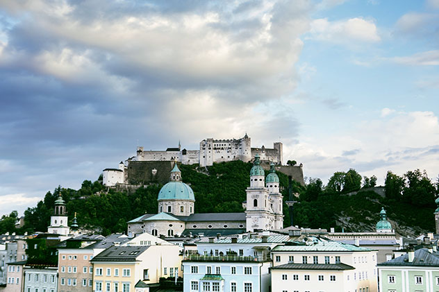 En la cima, la fortaleza Hohensalzburg, Salzburgo, Austria © Flaminia Pelazzi
