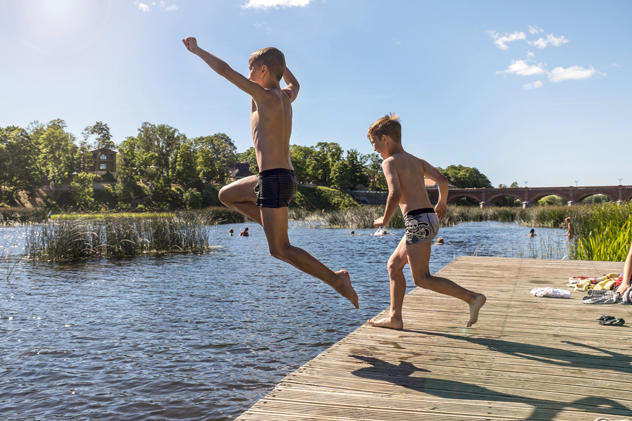 Saltando al lago para refrescarse.© Sam Diephuis/Getty Images