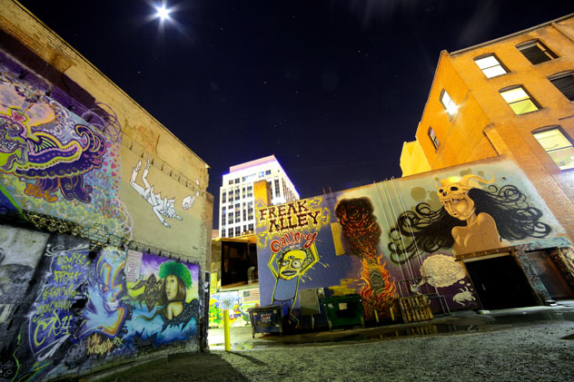 Con artistas grafiteros que añaden obras de forma constante, un paseo por Freak Alley siempre es una nueva experiencia, Boise, Idaho, EE UU © Boise Visitors and Convention Bureau