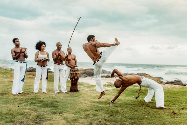 En las playas de Bahía se ven ruedas de capoeira, Brasil © Golero / Getty Images