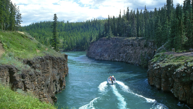 Río Yukon, cerca de Whitehorse, Yukón, Canadá © Pecold / Shutterstock