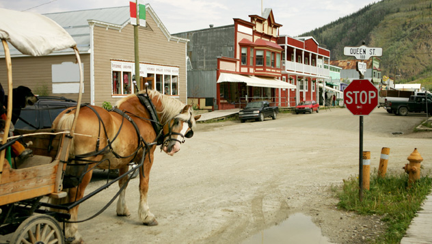  Dawson City, Yukón, Canadá © oksana.perkins / Shutterstock