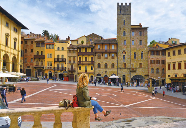 Piazza Grande de Arezzo. © poludziber/Shutterstock