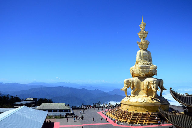La cima del Emei Shan, uno de los cuatro montes más sagrados de China © M.A.Cynthia / Shutterstock