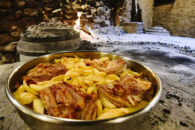 Zadar, gastronomía, 'peka' recién hecha