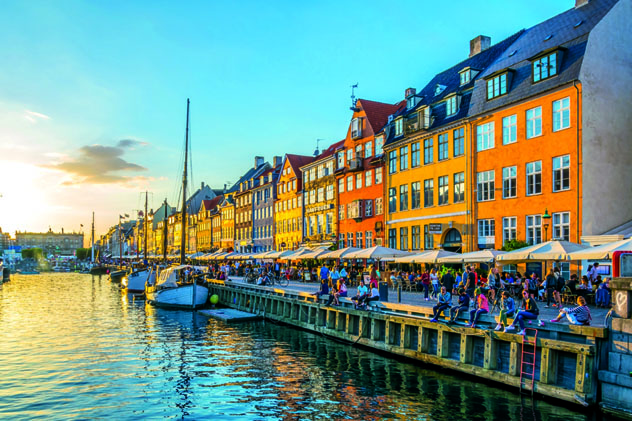 El paseo marítimo de Nyhavn, en el centro de Copenhage, Dinamarca © trabantos / Shutterstock