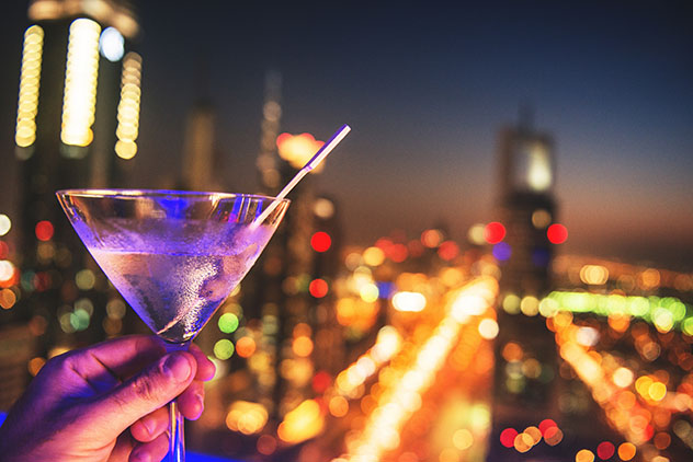 Técnicamente, beber alcohol en Dubái es ilegal si no media una licencia, pero los visitantes de estancias cortas no pueden obtenerla, EAU © franckreporter / Shutterstock
