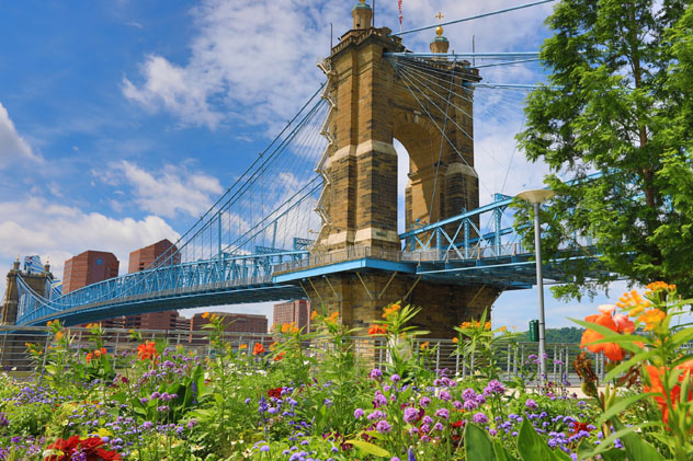 El Roebling Bridge fue el prototipo del Puente de Brooklyn de Nueva York, Cincinnati, EE UU © aceshot / Getty Images