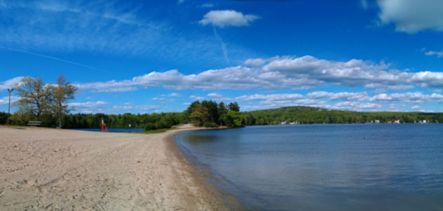 El lago Chargoggagoggmanchauggagoggchaubunagungamaugg, en Webster, estado de Massachusetts, EE UU