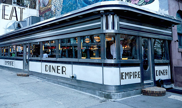 El glamuroso Empire Diner sirve platos de ‘diner’ selectos, Nueva York, costa este de EE UU