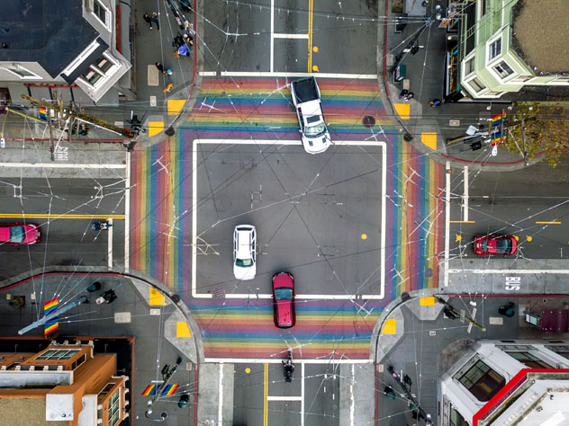 Cruce de Castro St y 18th St, Castro, barrio gay de San Francisco, EE UU © bezikus / Shutterstock
