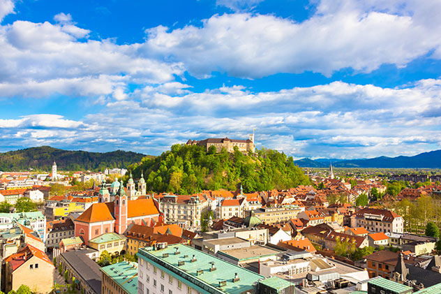 Panorama de la capital eslovena, Liubliana, con el castillo en la cima © Matej Kastelic / 500px