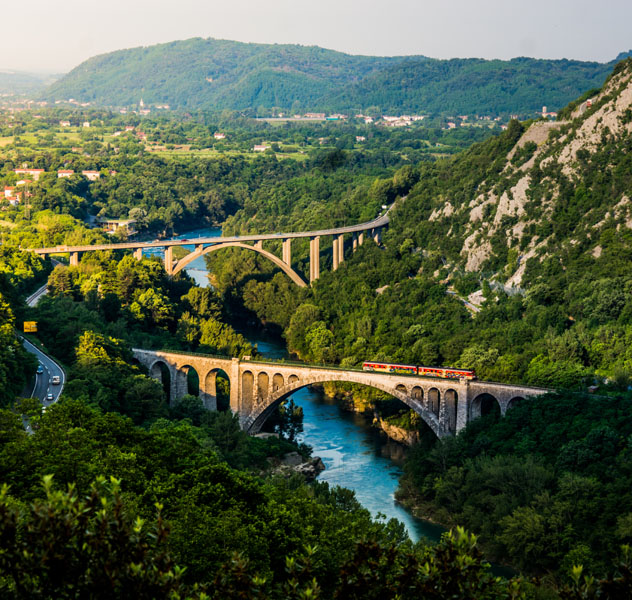 Tren en Eslovenia © Jernej Kravos / Shutterstock