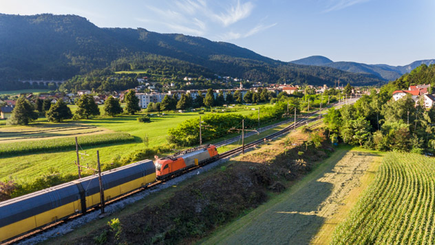 Tren por Eslovenia © Bizi88 / Shutterstock