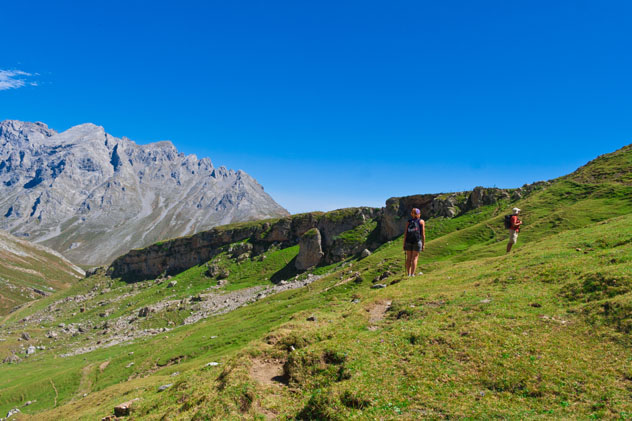 De ruta por los Picos de Europa, Cantabria, España © IRMA Sánchez / Shutterstock