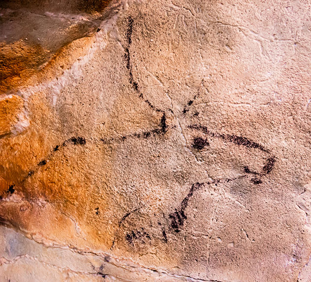 Pintura rupestre de la cueva Las Monedas, Puente Viesgo, Cantabria, España