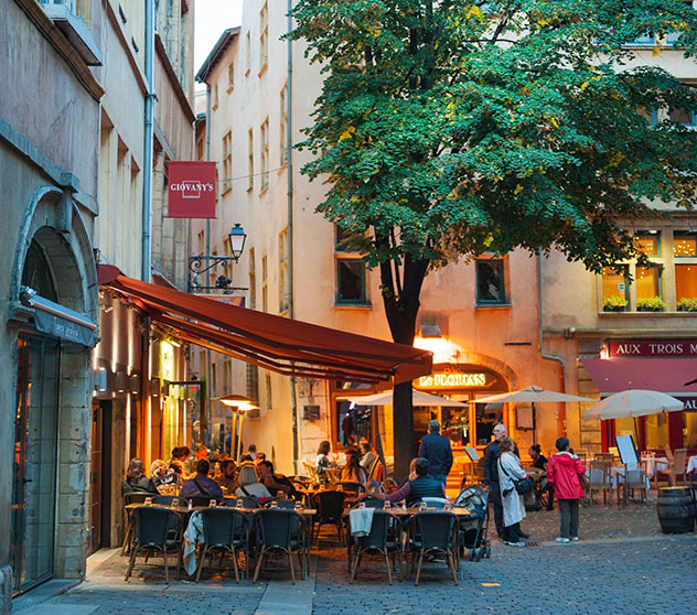 Uno de los 'bouchon' tradicionales de Lyon, Francia © Elena Pominova / Shutterstock