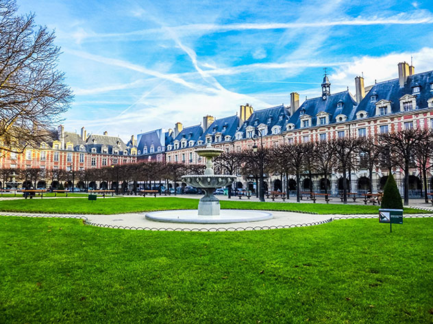 Place des Vosges, París, Francia