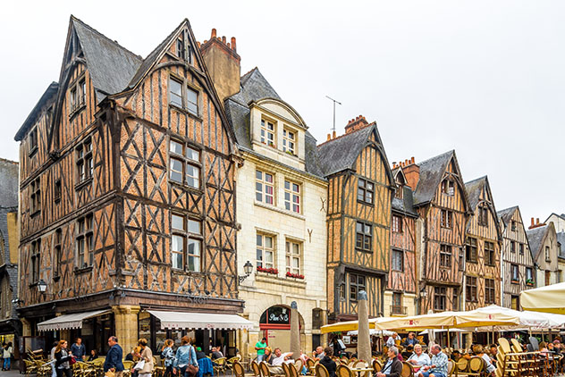 La plaza Plumereau de Tours, valle del Loira, Francia © milosk50 / Shutterstock