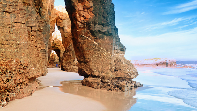 Playa de Las Catedrales, Galicia, España © Migel / Shutterstock
