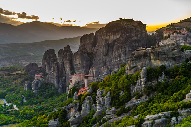 Vistas espectaculares de los monasterios de Meteora, Grecia