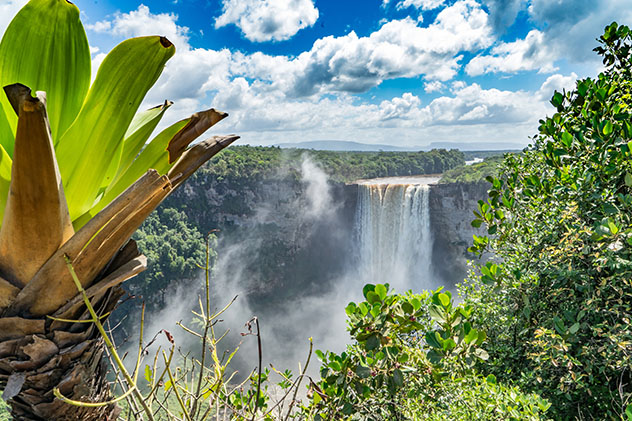 Las Cataratas Kaieteur de Guyana son dignas de la majestuosidad de los nacidos bajo el signo del tigre. © Gail Johnson / Shutterstock