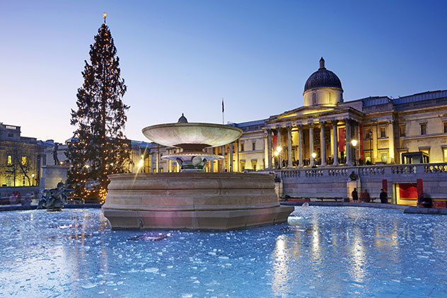 Trafalgar Square y National Gallery, Londres, Inglaterra © A G Baxter / Shutterstock