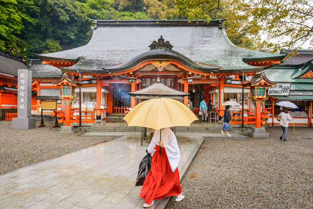 Kumano Nachi Taisha, uno de los tres grandes santuarios del Kumano Kodō, Península de Kii, Japón © Sean Pavone / Shutterstock