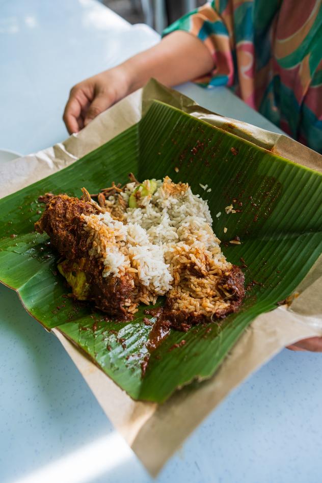 Desayuno a base de nasi lemak del restaurante Nasi Lemak Tanglin © Muhd Hidayatullah/Lonely Planet