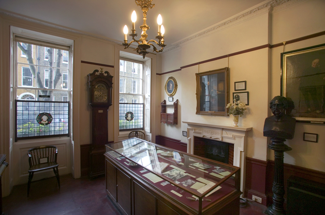 La antigua casa de Dickens en Londres es hoy un museo dedicado al gran escritor del s.XIX ©Doug McKinlay/Lonely Planet