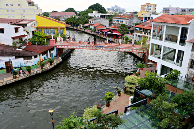 Vistas del río Melaka desde un balcón del 1825 Gallery Hotel, Ciudad de Malaca, Malasia © Simon Richmond / Lonely Planet