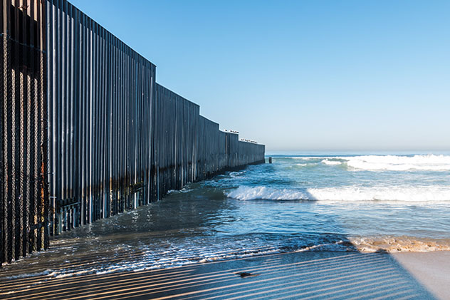 La omnipresente frontera entre México y EE UU se diluye en el trasfondo cuando se explora la ciudad, Tijuana © Sherry V Smith / Shutterstock