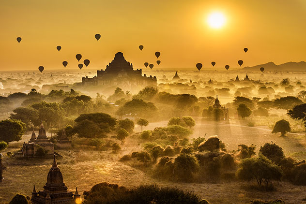 Templos de Bagan al amanecer, Myanmar © Nick Fox / Shutterstock