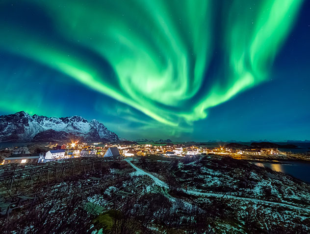 Noruega es uno de los mejores destinos para contemplar las auroras boreales © Cole Ippoliti / Shuttertock