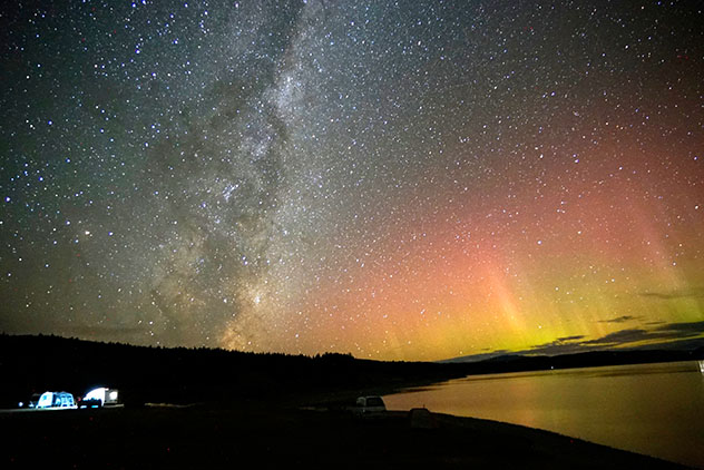 Aurora austral en Nueva Zelanda, Isla Sur, lago Pukaki