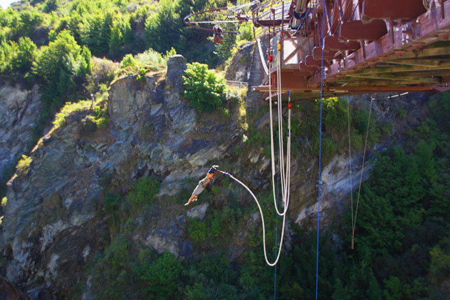 Salto 'bungy jumping', cerca de Queenstown, Nueva Zelanda © Judith Lienert / Shutterstock