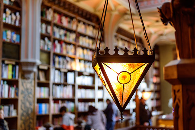 Librería Lello, Oporto, Portugal © Jacek Rogoz / Shutterstock