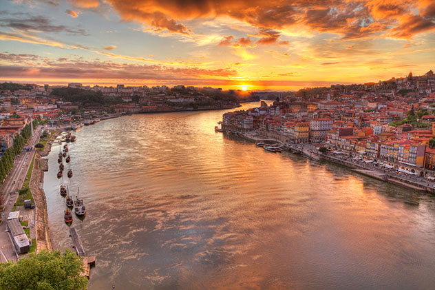 Atardecer en Oporto, Portugal © Martin Lehmann / Shutterstock