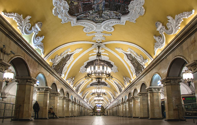 Estación Komsomolskaya, metro de Moscú, Rusia © brunocoelho / Shutterstock