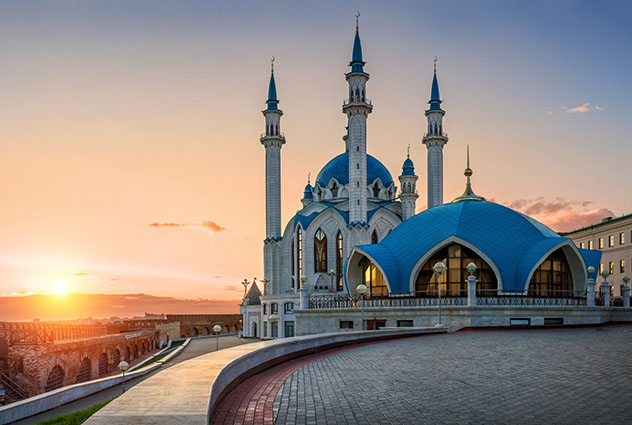 La cerúlea mezquita Kul Sharif de Kazán, que alberga un museo islámico, Rusia © Yuliya Baturina / Shutterstock
