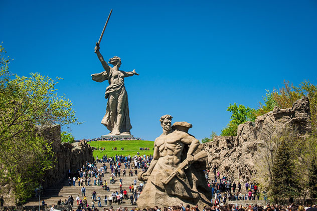 La inmensa estatua de la Madre Rusia en el Mamaev Kurgan de Volgogrado, Rusia © Ev. Safronov / Shutterstock