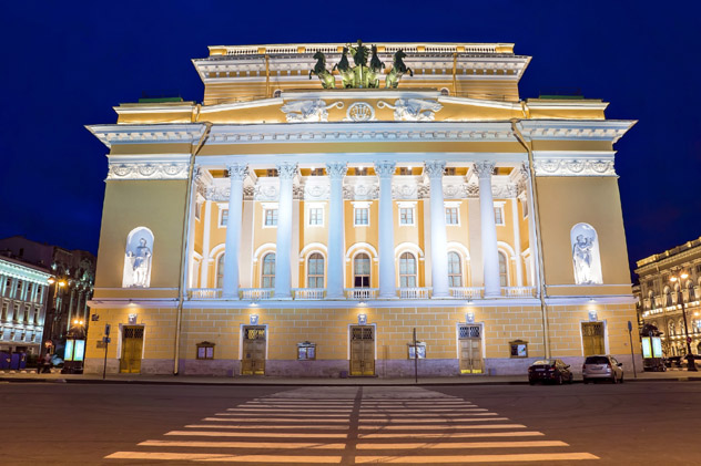 El Teatro Aleksandrinsky, donde Chejóv estrenó La gaviota en 1896, San Petersburgo, Rusia © dimbar76 / Shutterstock