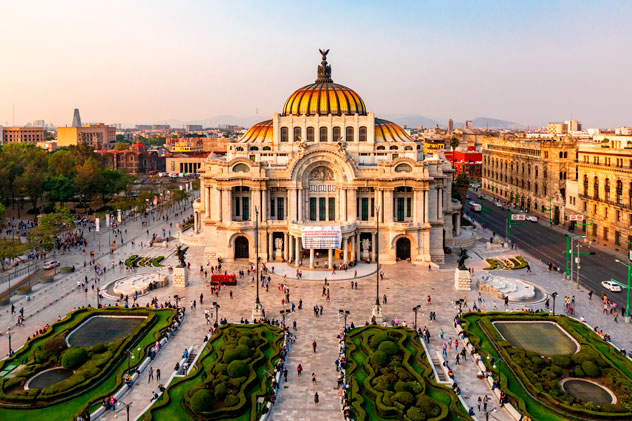 Palacio de Bellas Artes en Ciudad de México. © Ramiro Reyna Jr/Shutterstock