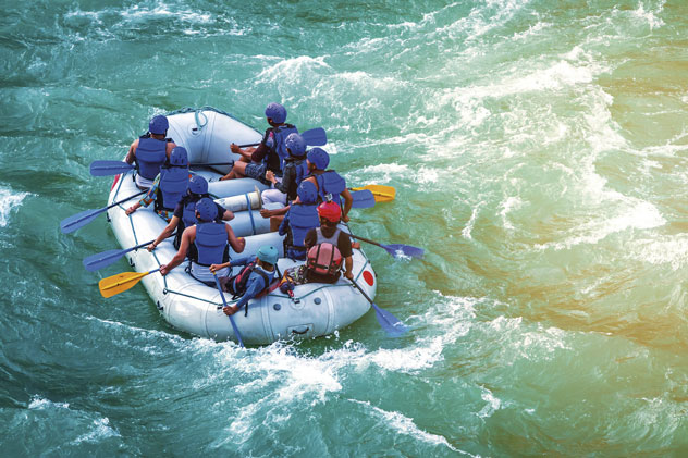 Rafting en el río Ganges, Peppy Graphics/Shutterstock