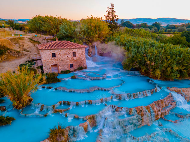 Baños termales de Saturnia, Toscana. © fokke baarssen/Shutterstock