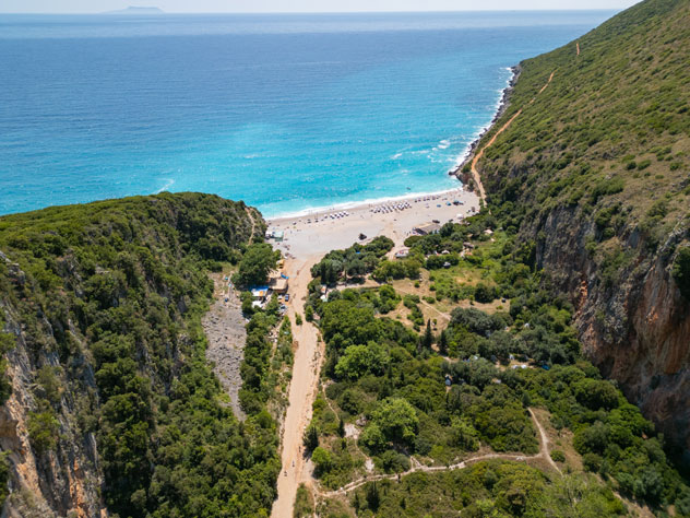 Playa de Gjipe. Hyserb/Shutterstock ©