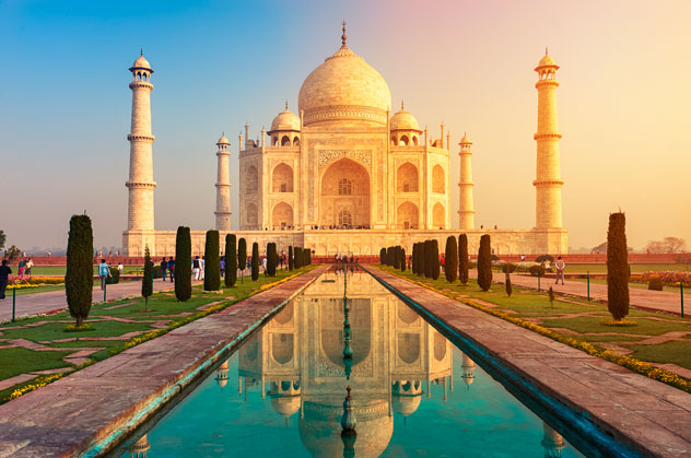 Taj Mahal. © YURY TARANIK/Shutterstock
