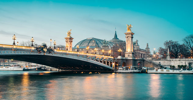 Puente de Alexander III y el Gran Palacio al fondo. © HUANG Zheng/Shutterstock